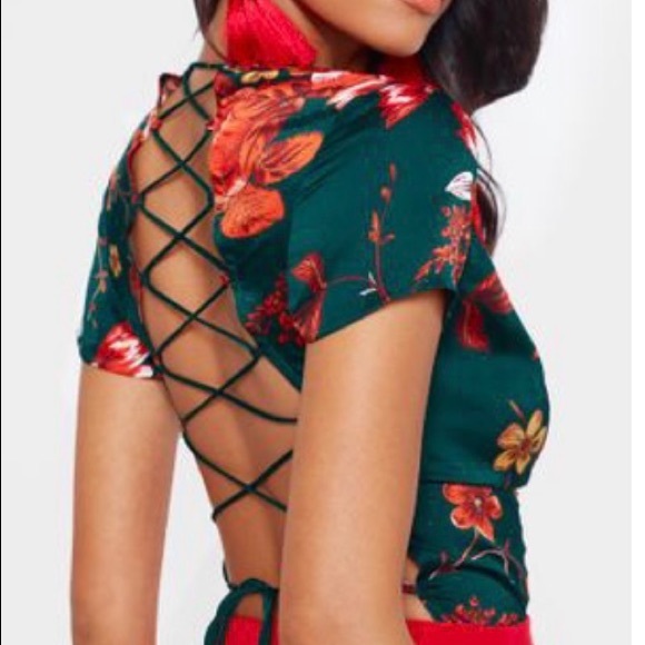 Pretty little thing Green deep V body suit - Picture 2 of 2